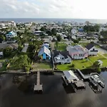 Dolphin Days Lagoon Retreat