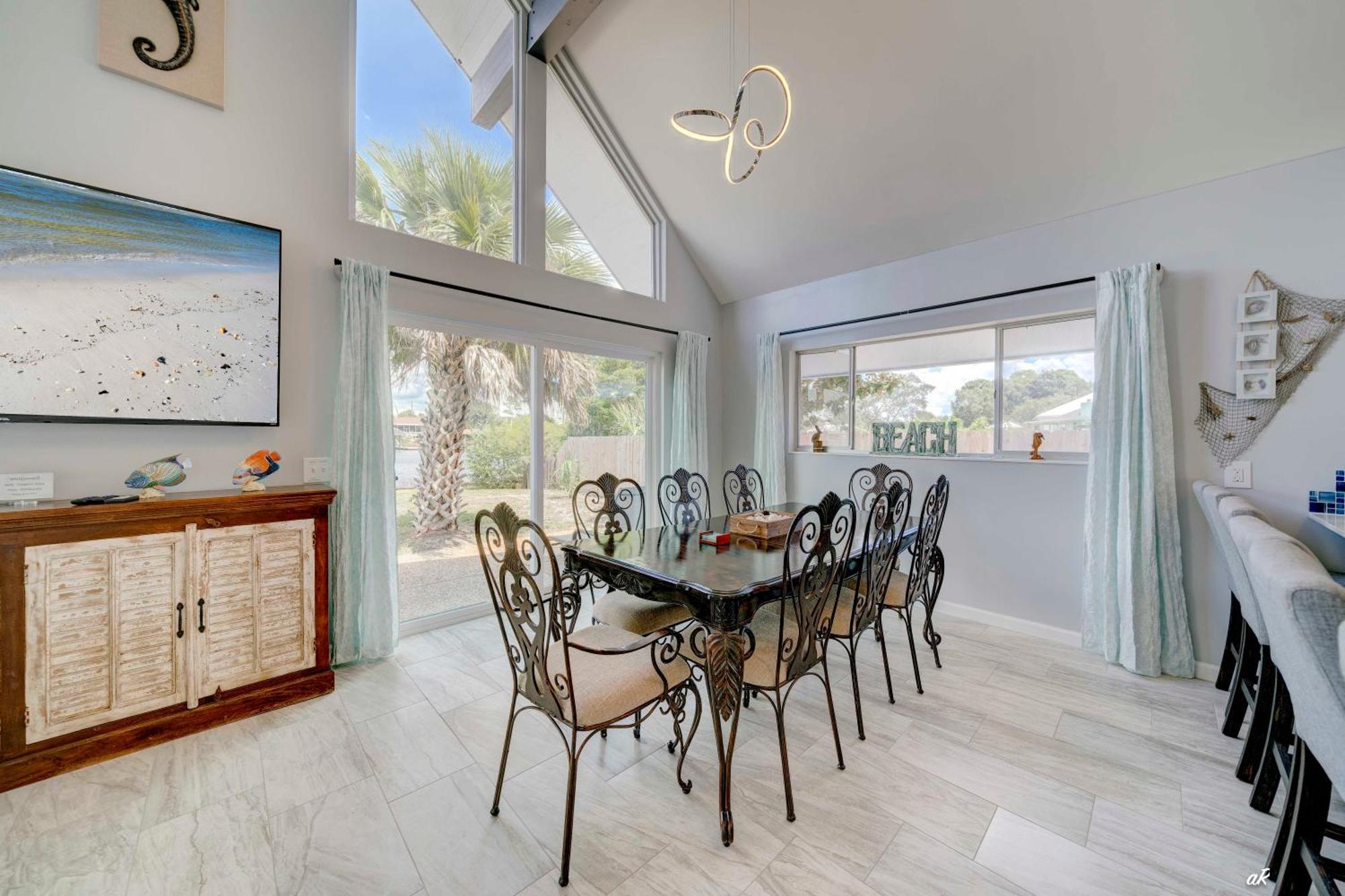 Dolphin Days Lagoon Retreat *