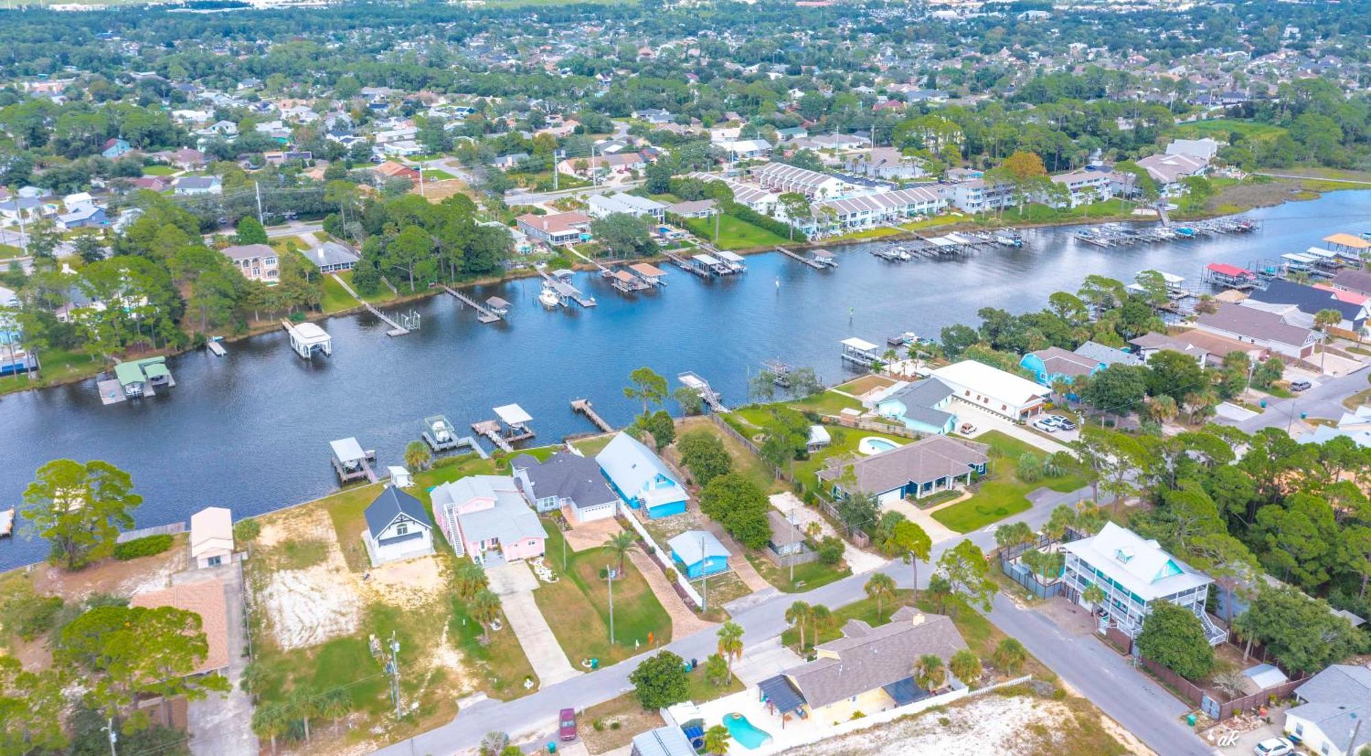 Dolphin Days Lagoon Retreat Holiday home