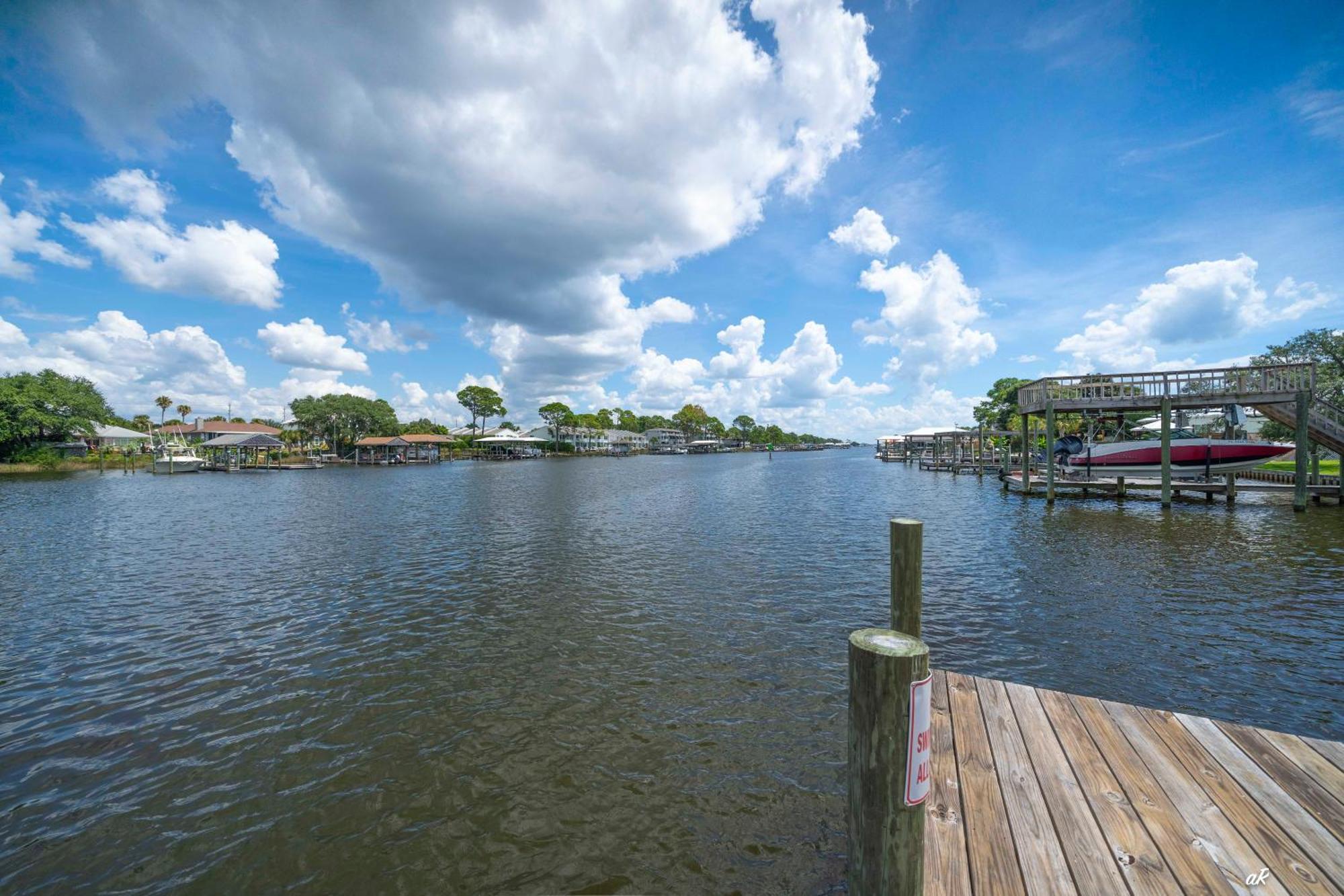 Dolphin Days Lagoon Retreat *